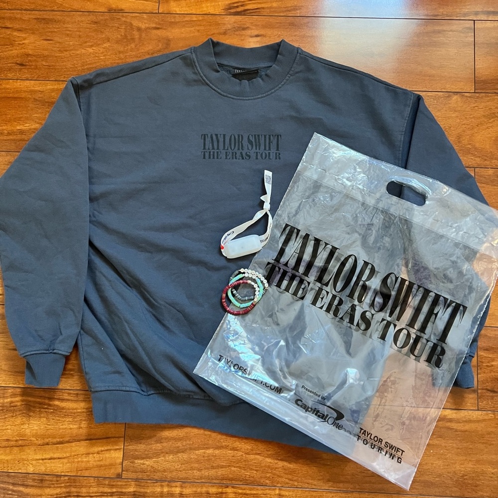 Taylor Swift Eras Tour Official Blue Crewneck Medium + Light Up Bracelet
